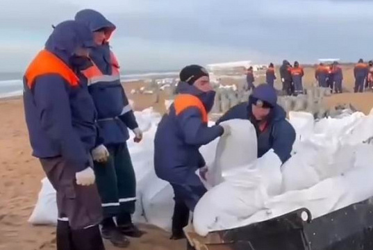 Обзор СМИ. Мазут убирают круглосуточно